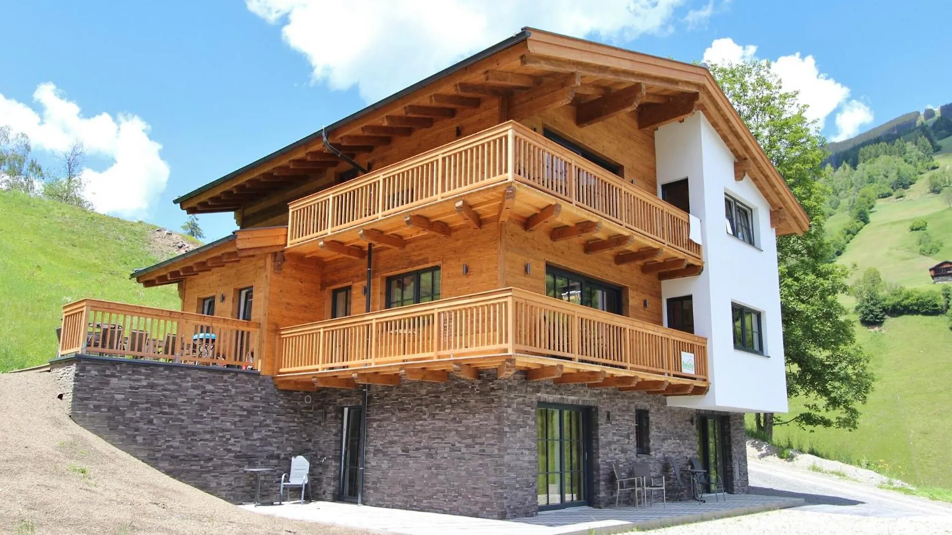 Modern Chalet with Sauna near Ski Area in Salzburg Saalbach-Hinterglemm
