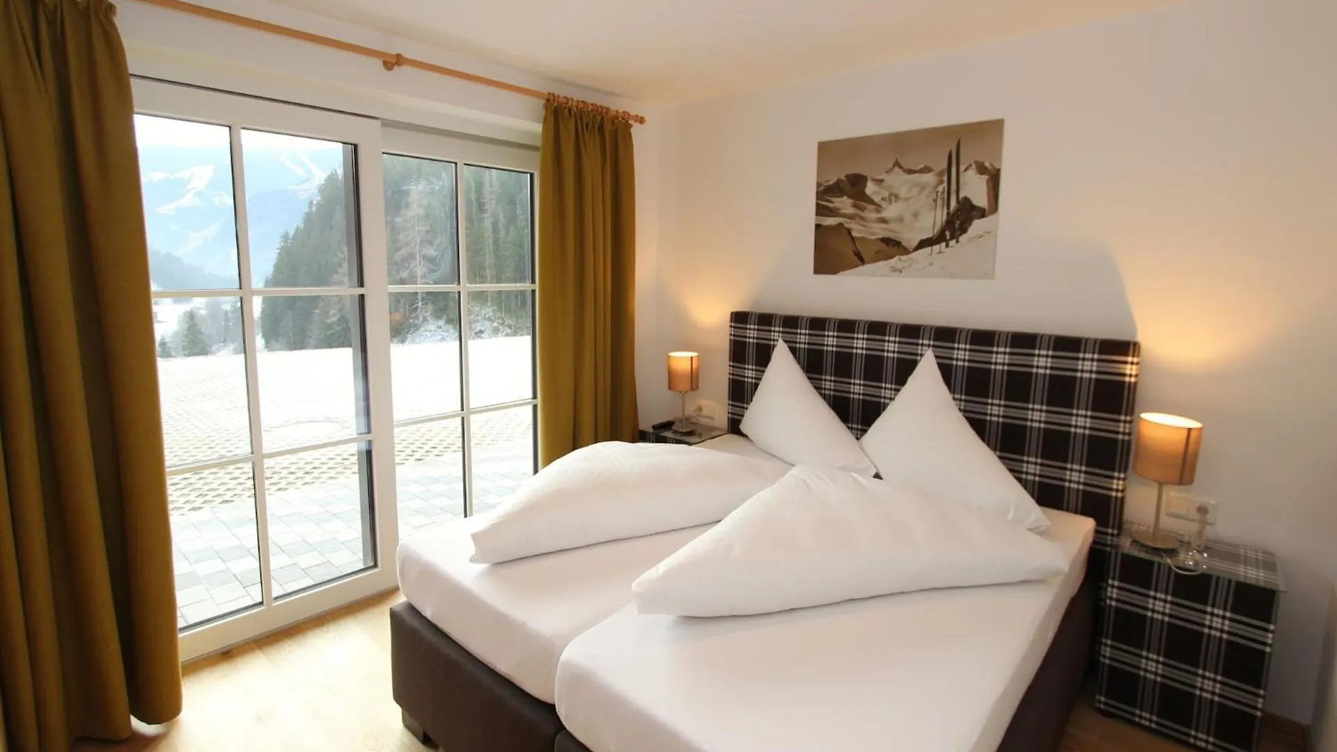 Modern Chalet with Sauna near Ski Area in Salzburg Saalbach-Hinterglemm