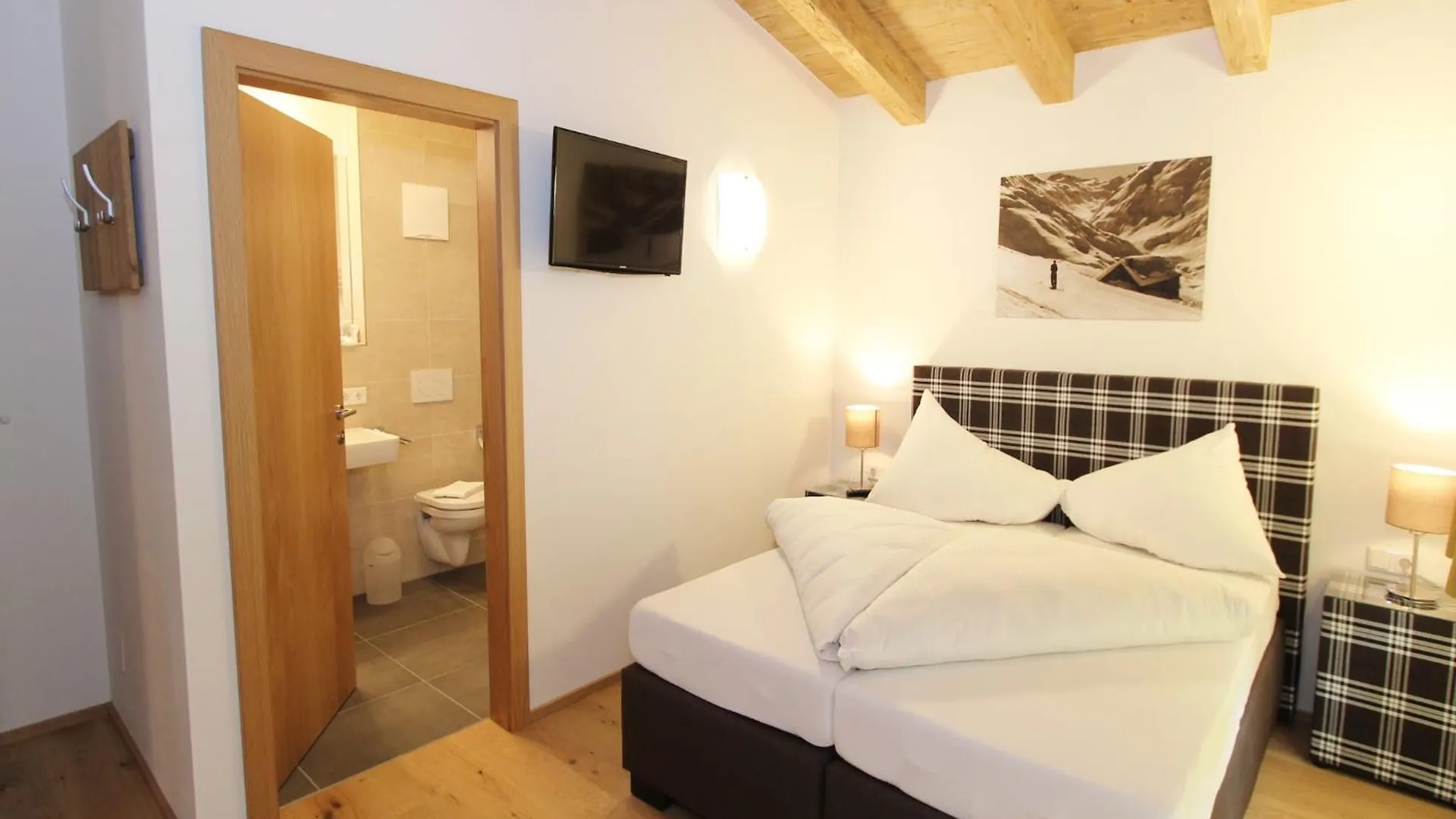 Modern Chalet with Sauna near Ski Area in Salzburg Saalbach-Hinterglemm